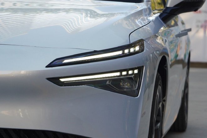 AION S MAX 让你体验在A级轿车里躺平的感觉