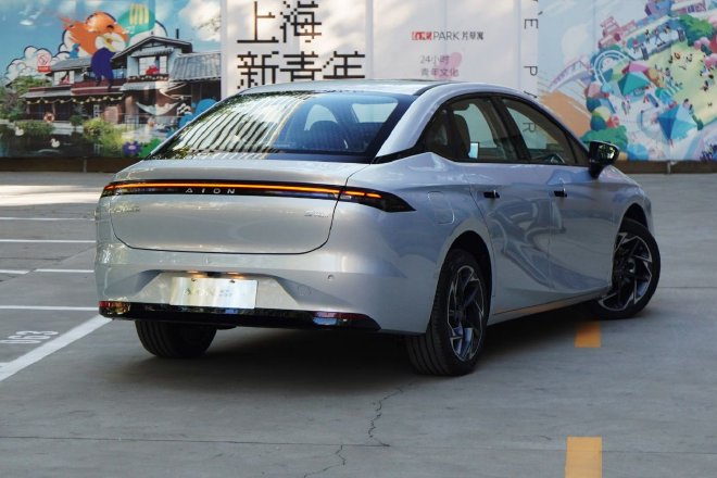 AION S MAX 让你体验在A级轿车里躺平的感觉