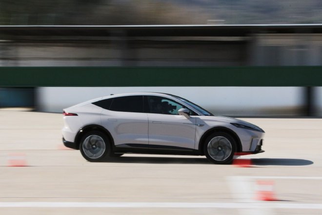 电车不晕车 场地试驾体验2024款飞凡R7