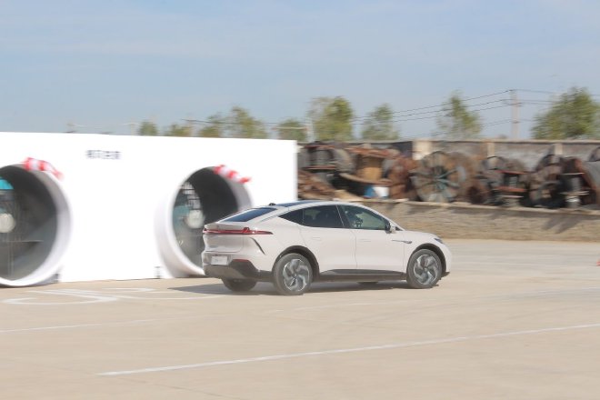 电车不晕车 场地试驾体验2024款飞凡R7