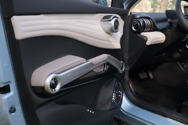 温暖冬日感受 体验比亚迪元PLUS冠军版