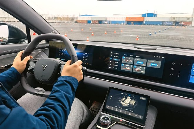 优势不止在性能 试驾岚图追光PHEV