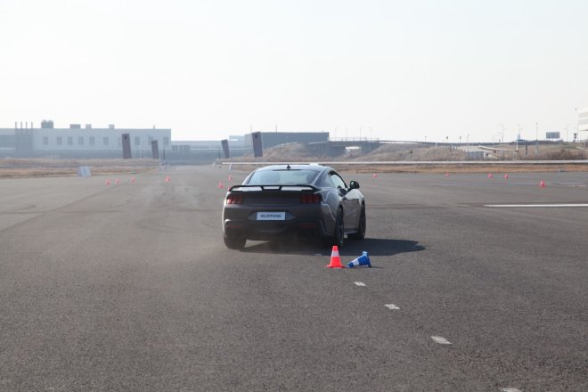 纯粹5.0L V8 场地试驾全新Mustang Dark Horse