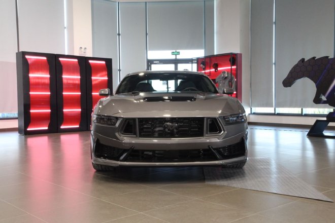 纯粹5.0L V8 场地试驾全新Mustang Dark Horse