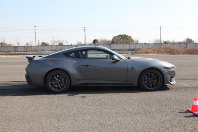 纯粹5.0L V8 场地试驾全新Mustang Dark Horse