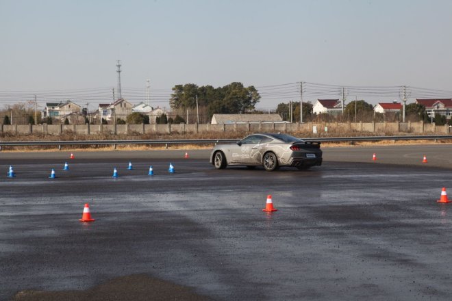 纯粹5.0L V8 场地试驾全新Mustang Dark Horse
