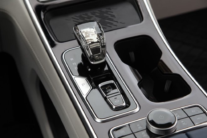 更注重全家出行 试驾瑞风RF8 PHEV版车型