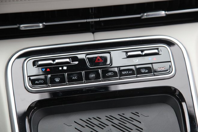 更注重全家出行 试驾瑞风RF8 PHEV版车型