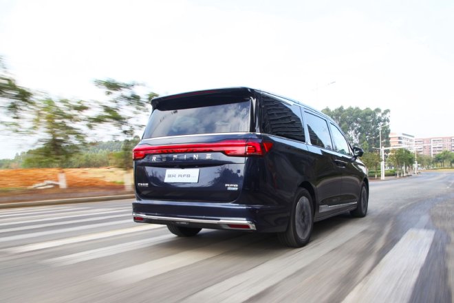 更注重全家出行 试驾瑞风RF8 PHEV版车型