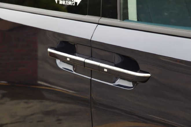 更注重全家出行 试驾瑞风RF8 PHEV版车型