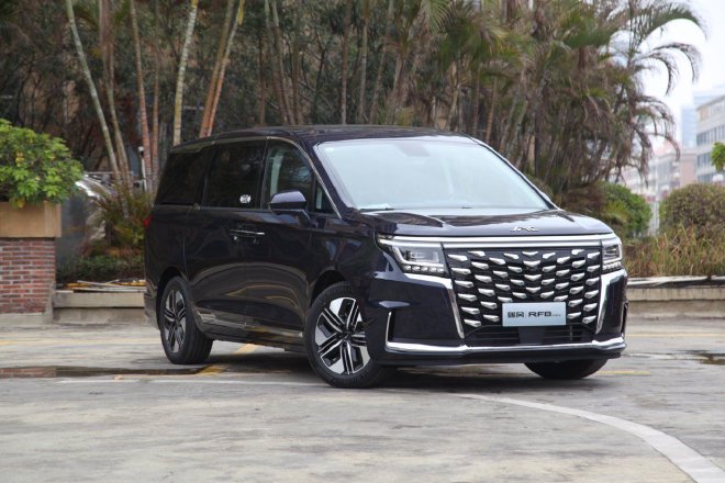 更注重全家出行 试驾瑞风RF8 PHEV版车型