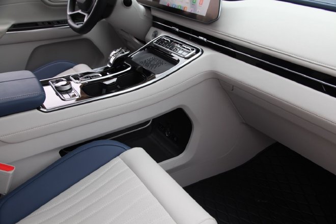 更注重全家出行 试驾瑞风RF8 PHEV版车型