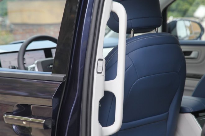 更注重全家出行 试驾瑞风RF8 PHEV版车型