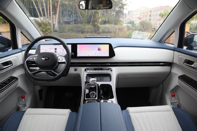 更注重全家出行 试驾瑞风RF8 PHEV版车型