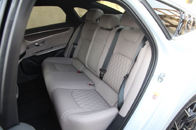 科技配置再升级 试驾比亚迪汉DM-i荣耀版