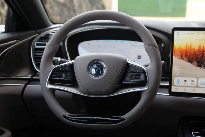 科技配置再升级 试驾比亚迪汉DM-i荣耀版