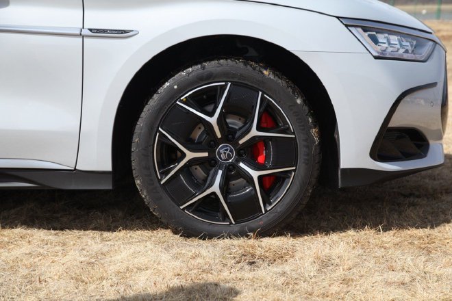 科技配置再升级 试驾比亚迪汉DM-i荣耀版