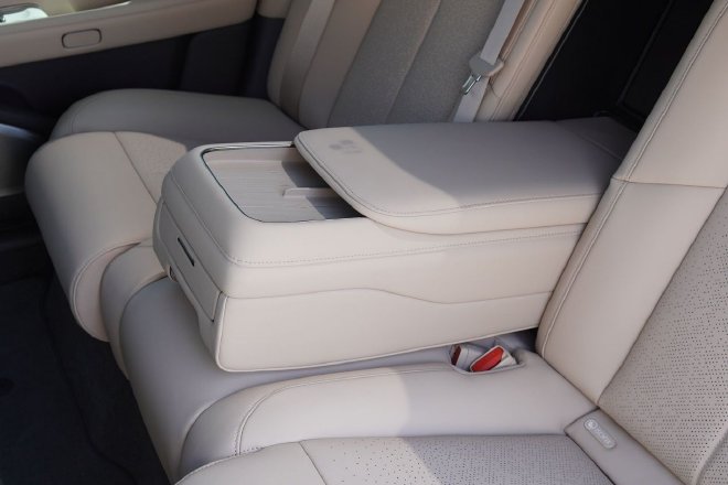 试2024款蔚来ET7 针对性升级 强化高端行政定位