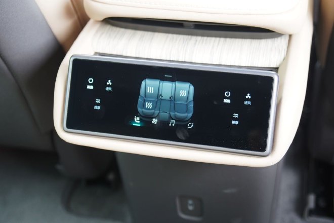 试2024款蔚来ET7 针对性升级 强化高端行政定位