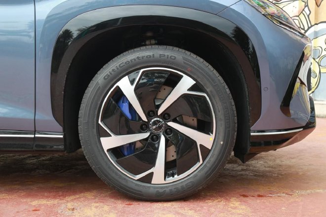 “海”中“狮”王 试驾比亚迪海狮07EV