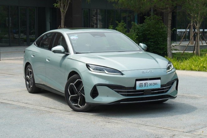 The two-car experience of the seed player seal 06DM-i/ sea lion 07EV in the ocean.