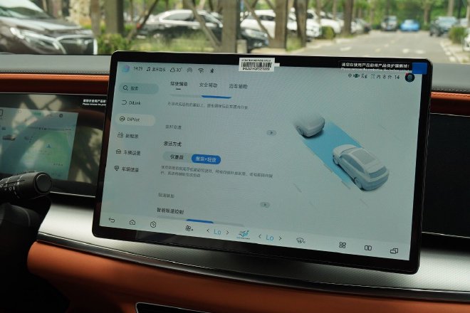 The two-car experience of the seed player seal 06DM-i/ sea lion 07EV in the ocean.