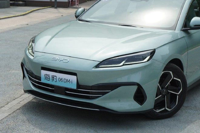 The two-car experience of the seed player seal 06DM-i/ sea lion 07EV in the ocean.