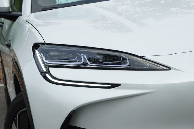 The two-car experience of the seed player seal 06DM-i/ sea lion 07EV in the ocean.