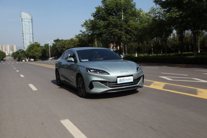 The two-car experience of the seed player seal 06DM-i/ sea lion 07EV in the ocean.