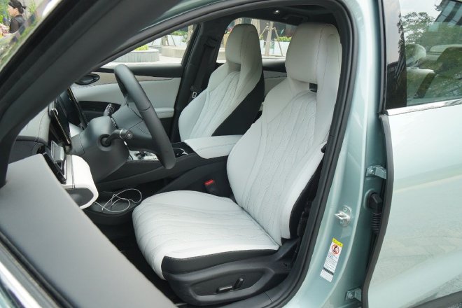 The two-car experience of the seed player seal 06DM-i/ sea lion 07EV in the ocean.