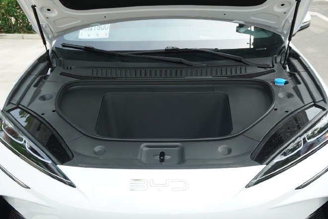 The two-car experience of the seed player seal 06DM-i/ sea lion 07EV in the ocean.