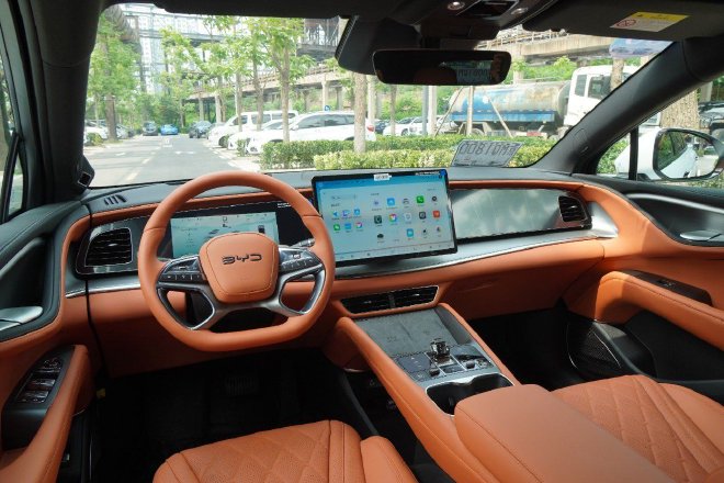 The two-car experience of the seed player seal 06DM-i/ sea lion 07EV in the ocean.