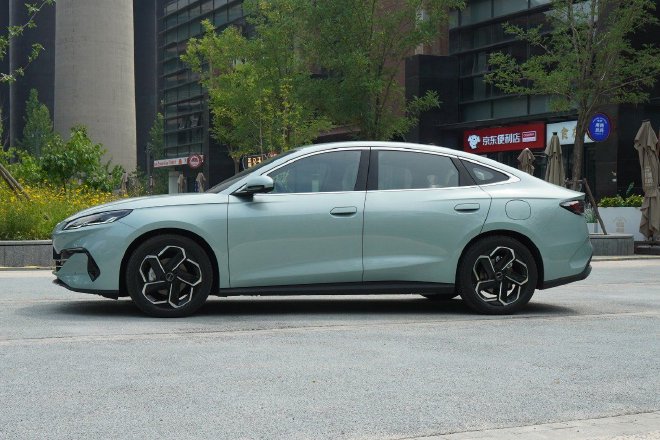 The two-car experience of the seed player seal 06DM-i/ sea lion 07EV in the ocean.