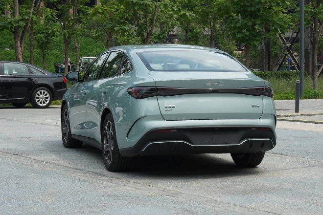 The two-car experience of the seed player seal 06DM-i/ sea lion 07EV in the ocean.