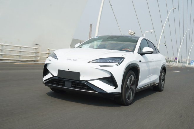 The two-car experience of the seed player seal 06DM-i/ sea lion 07EV in the ocean.