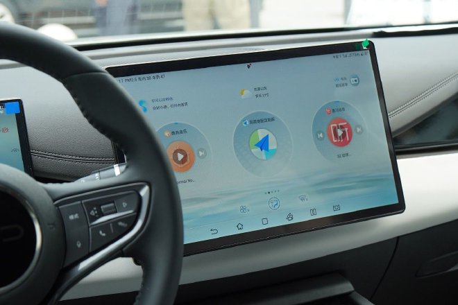 The two-car experience of the seed player seal 06DM-i/ sea lion 07EV in the ocean.