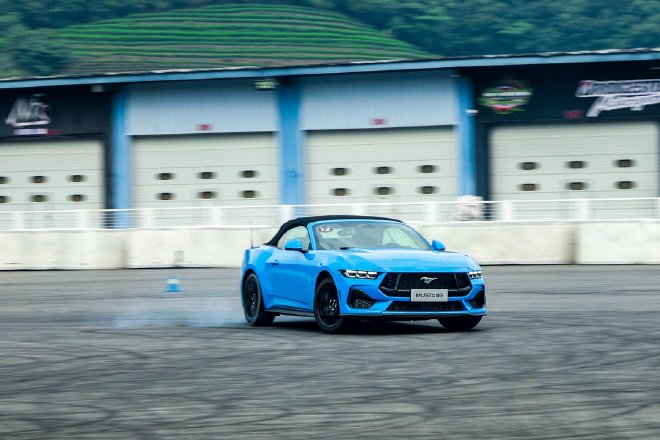 全新福特Mustang售39.98万元起 电子/机械深度融合