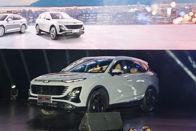 9.88万起售 一汽奔腾B70龙耀版/T90龙耀版上市