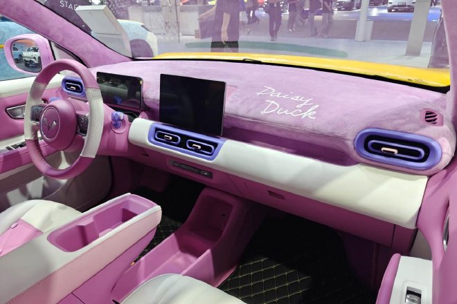 2024广州车展：五菱缤果SUV唐老鸭版/黛西版