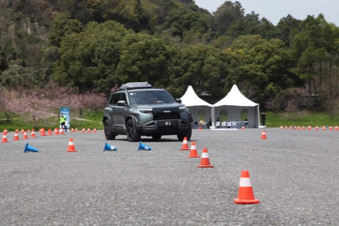 方程豹钛3开启预售 预售价13.98-20.38万元