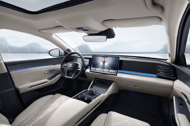 秦L DM-i智驾版限时8.98万起 高阶智驾+第五代DM技术