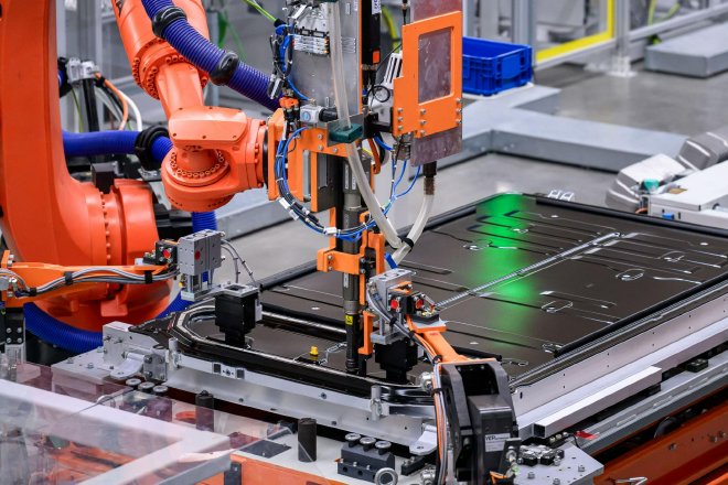 奥迪一汽超级智能生态工厂-树立豪华电动安全新标准