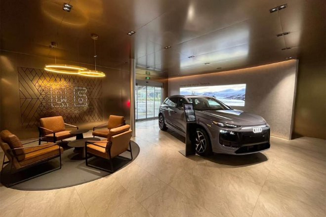 新店以打造一站式服务生态为核心驱动，致力于为客户带来卓越的豪华电动购车体验