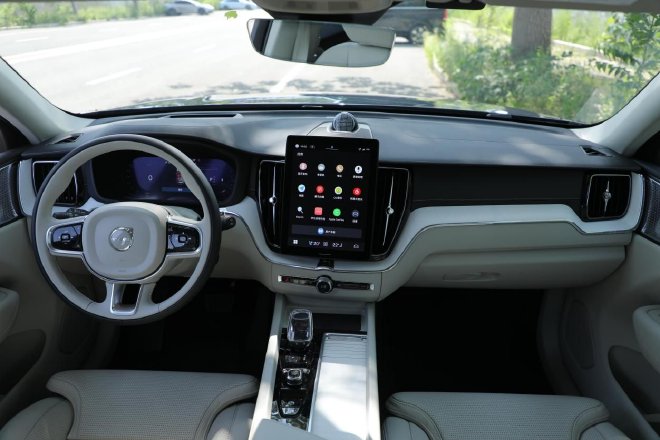 颜值微调/车机提升明显 2026款沃尔沃XC60稳定依旧