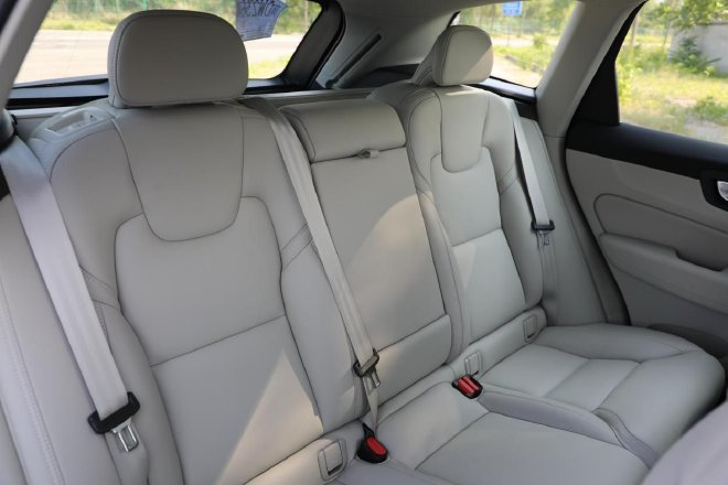 颜值微调/车机提升明显 2026款沃尔沃XC60稳定依旧