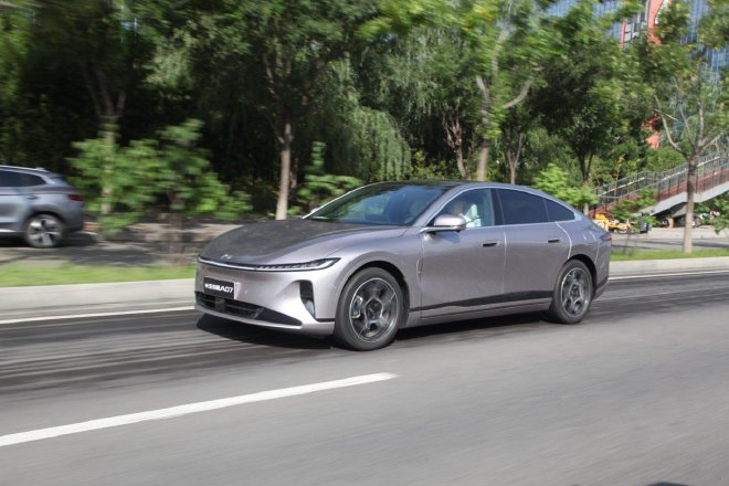 底盘调校更加紧实 试驾长安启源A07超长续航增程版