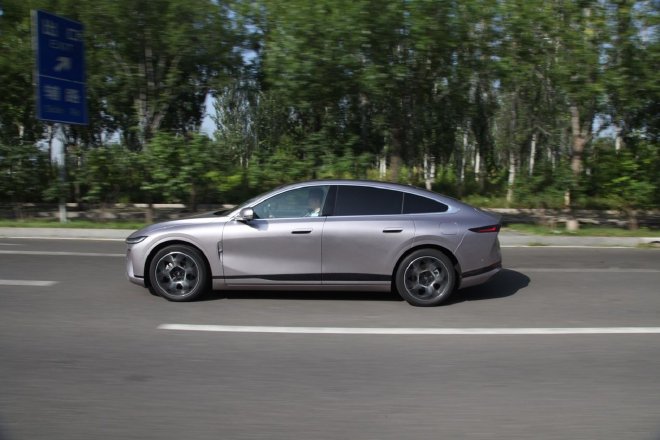 底盘调校更加紧实 试驾长安启源A07超长续航增程版