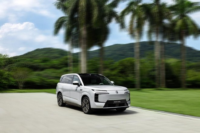 预售价31.98万起 腾势N8L实车到店开启线下体验