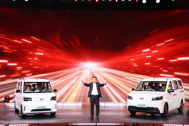 上汽通用五菱第二届致敬奋斗者大会  荣光EV亮相