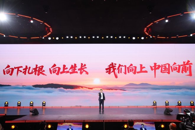 上汽通用五菱第二届致敬奋斗者大会  荣光EV亮相